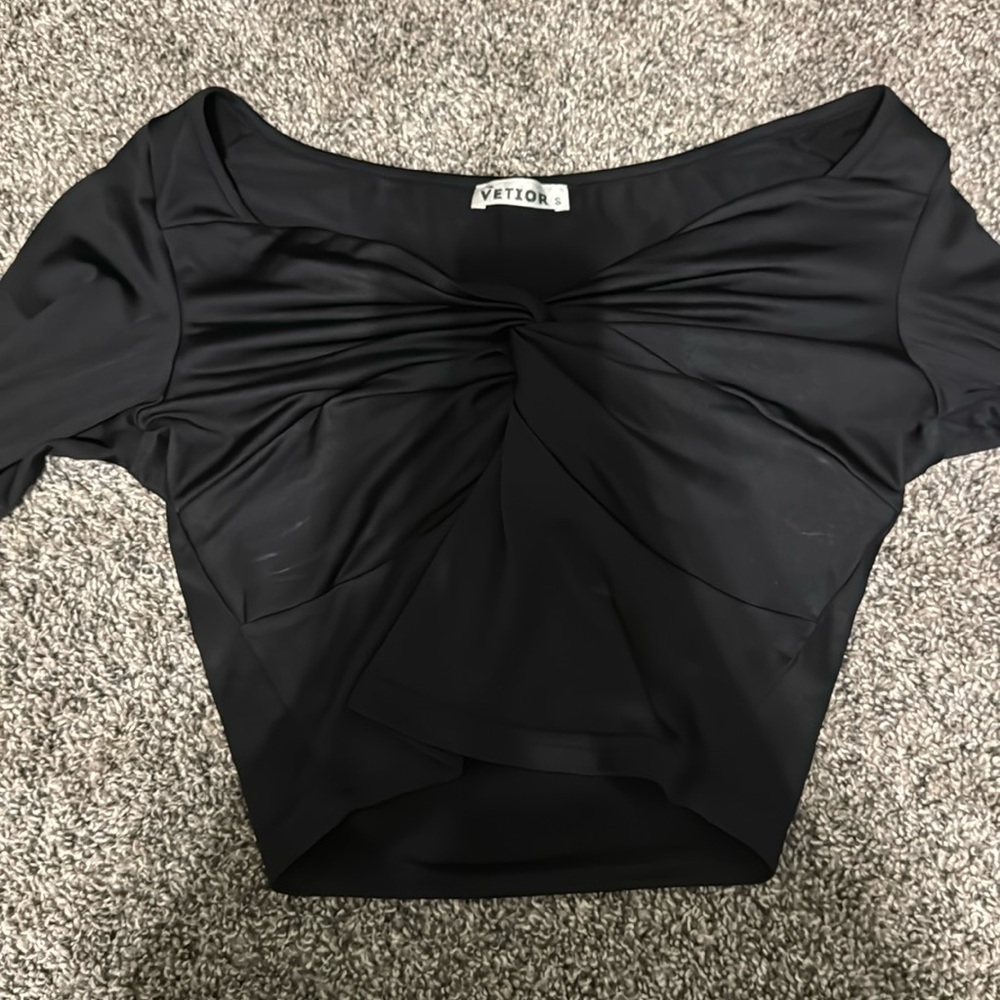 small crop black shirt